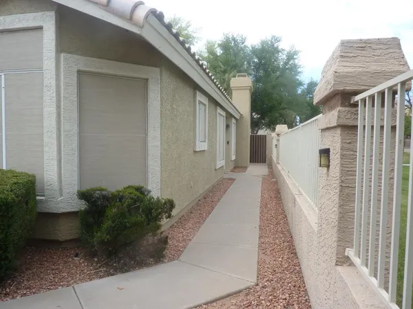 $2,300 | 1600 West Gail Drive, Chandler, AZ 85224