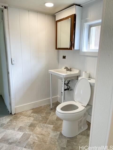 82 Hoku Street, Unit D Hilo, HI 96720 - Photo 12 of 15 a bathroom with a toilet a sink and a mirror