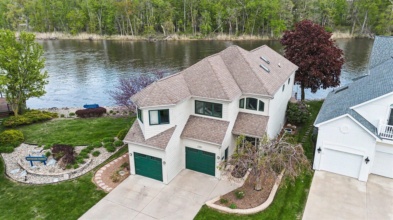 2309 Riverside Pointe Drive St. Joseph, MI 49085 - Photo 2 of 31
