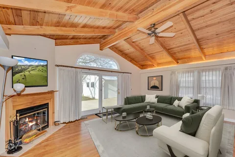 $625,000 | 2815 Helen Drive, Glenview, IL 60025