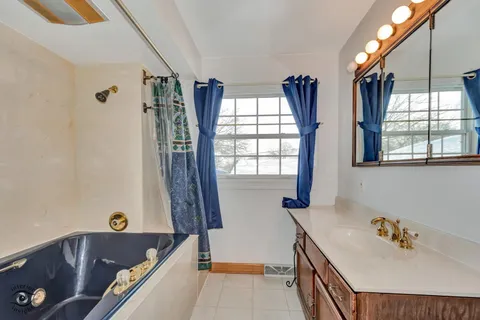 $625,000 | 2815 Helen Drive, Glenview, IL 60025