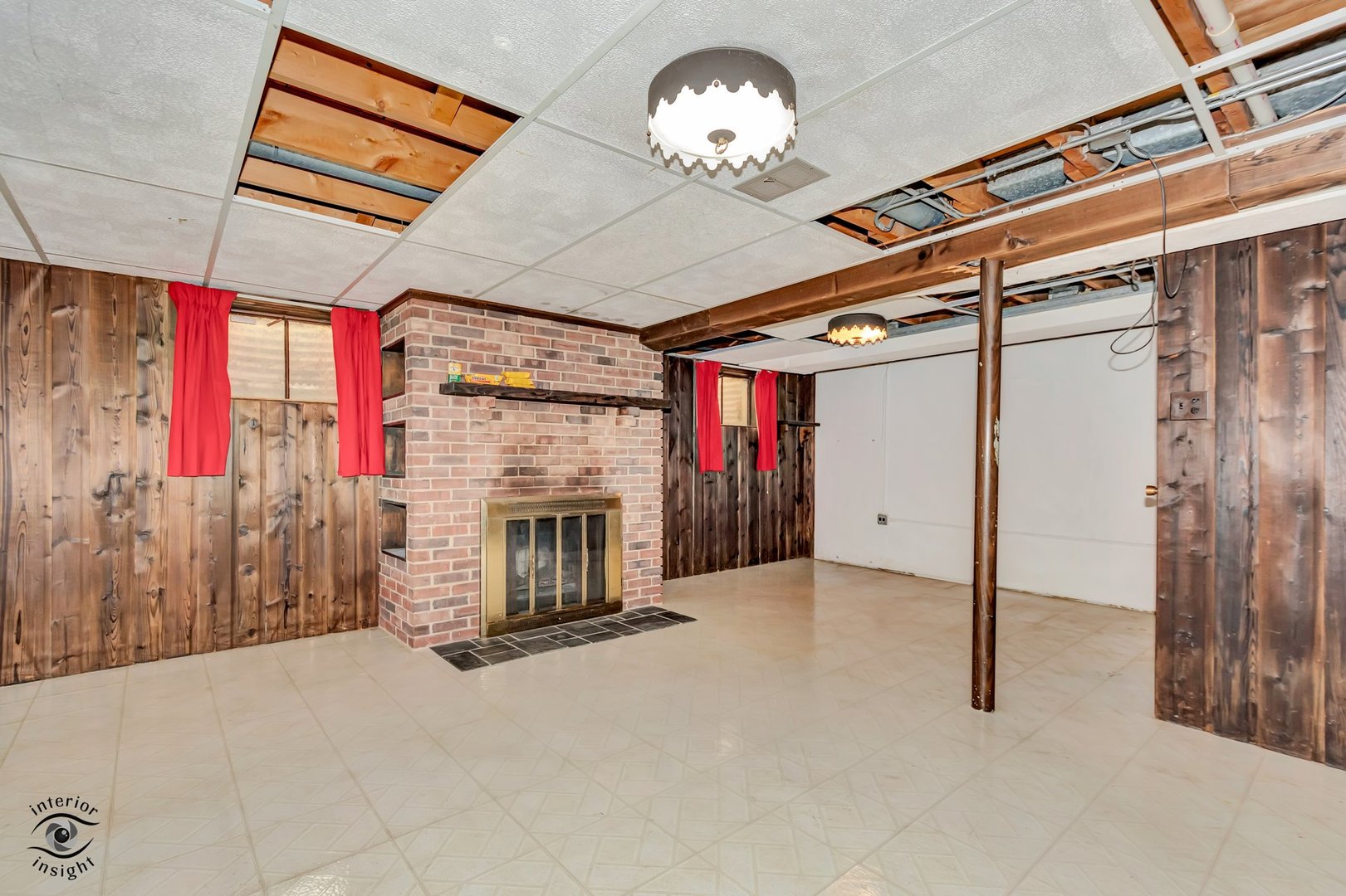 2815 Helen Drive Glenview, IL 60025 - Photo 30 of 40 a view of a livingroom with a fireplace