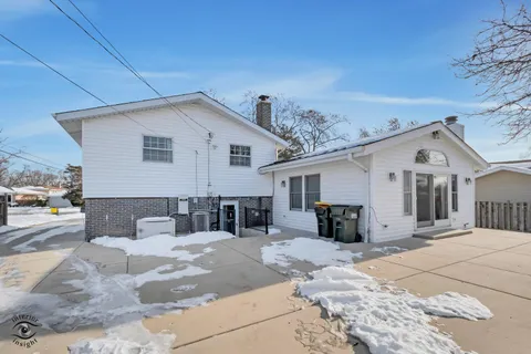 $625,000 | 2815 Helen Drive, Glenview, IL 60025