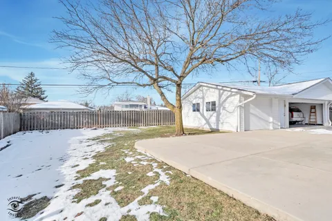 $625,000 | 2815 Helen Drive, Glenview, IL 60025