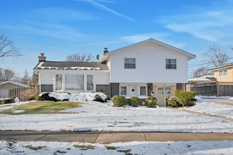 $625,000 | 2815 Helen Drive, Glenview, IL 60025