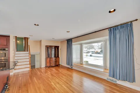 $625,000 | 2815 Helen Drive, Glenview, IL 60025