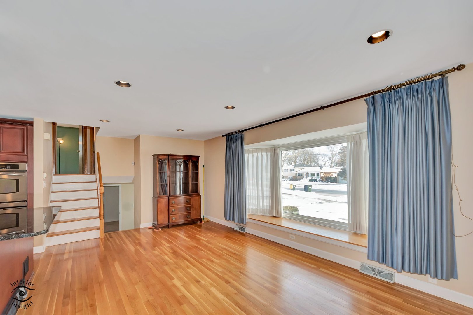 2815 Helen Drive Glenview, IL 60025 - Photo 5 of 40 an empty room with windows and closet