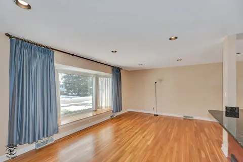 $625,000 | 2815 Helen Drive, Glenview, IL 60025