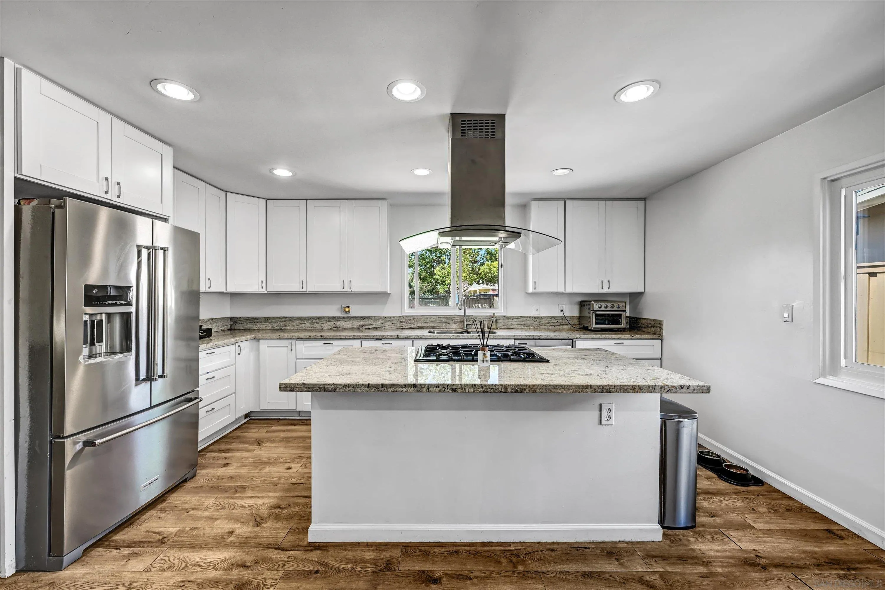 13145-47 Carriage Road Poway, CA 92064 - Photo 9 of 29 Gallery Image 9