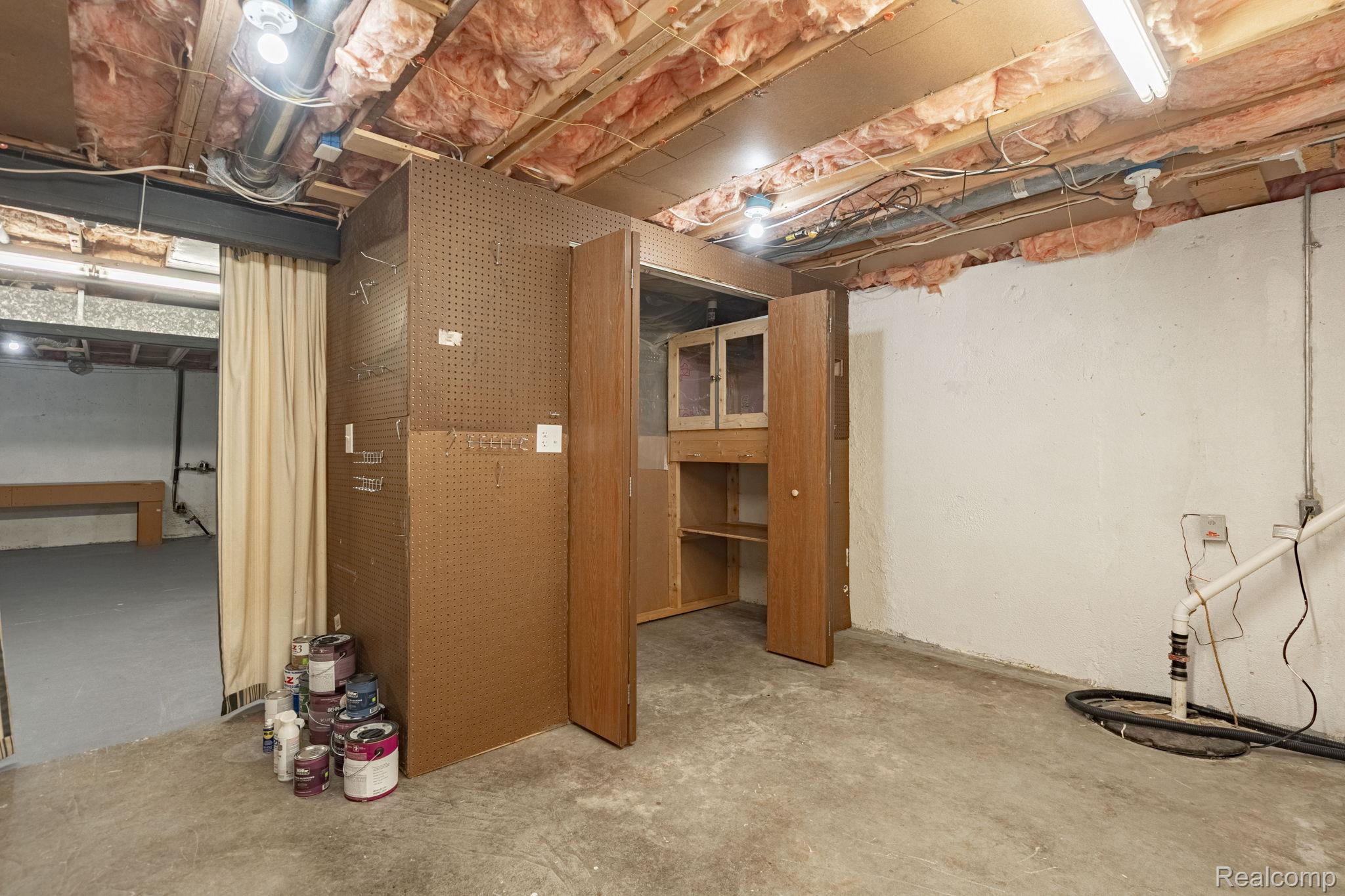 1642 Dancer Drive Rochester, MI 48307 - Photo 30 of 36 36-web-or-mls-interiors-27.jpg