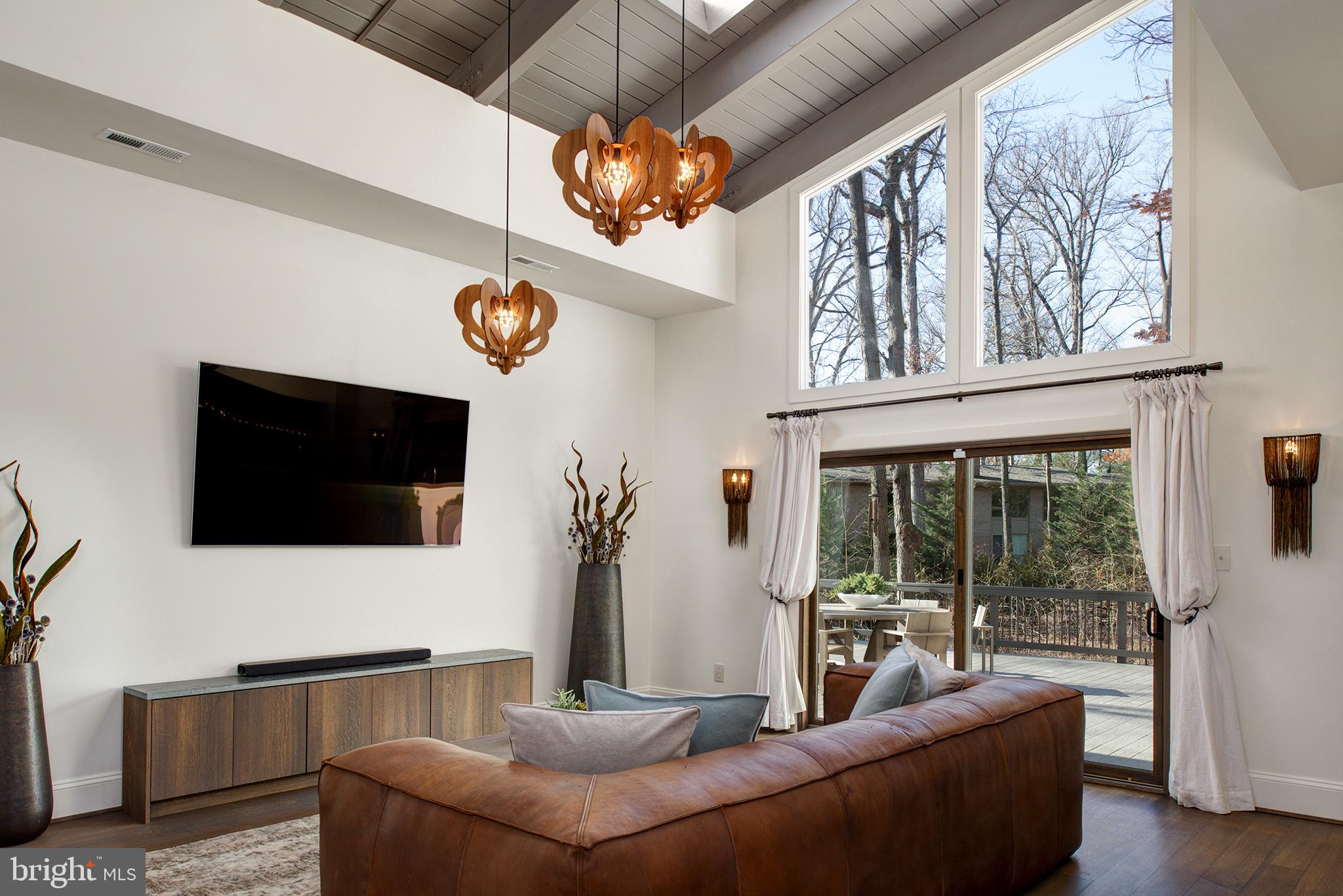 11103 Wedge Drive Reston, VA 20190 - Photo 13 of 41 Family room with vaulted ceiling.