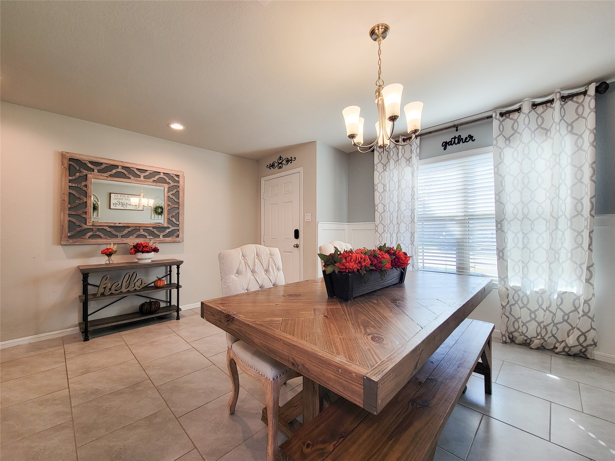 8003 Ecru Lane Rosharon, TX 77583 - Photo 9 of 43 a living room with furniture and a table