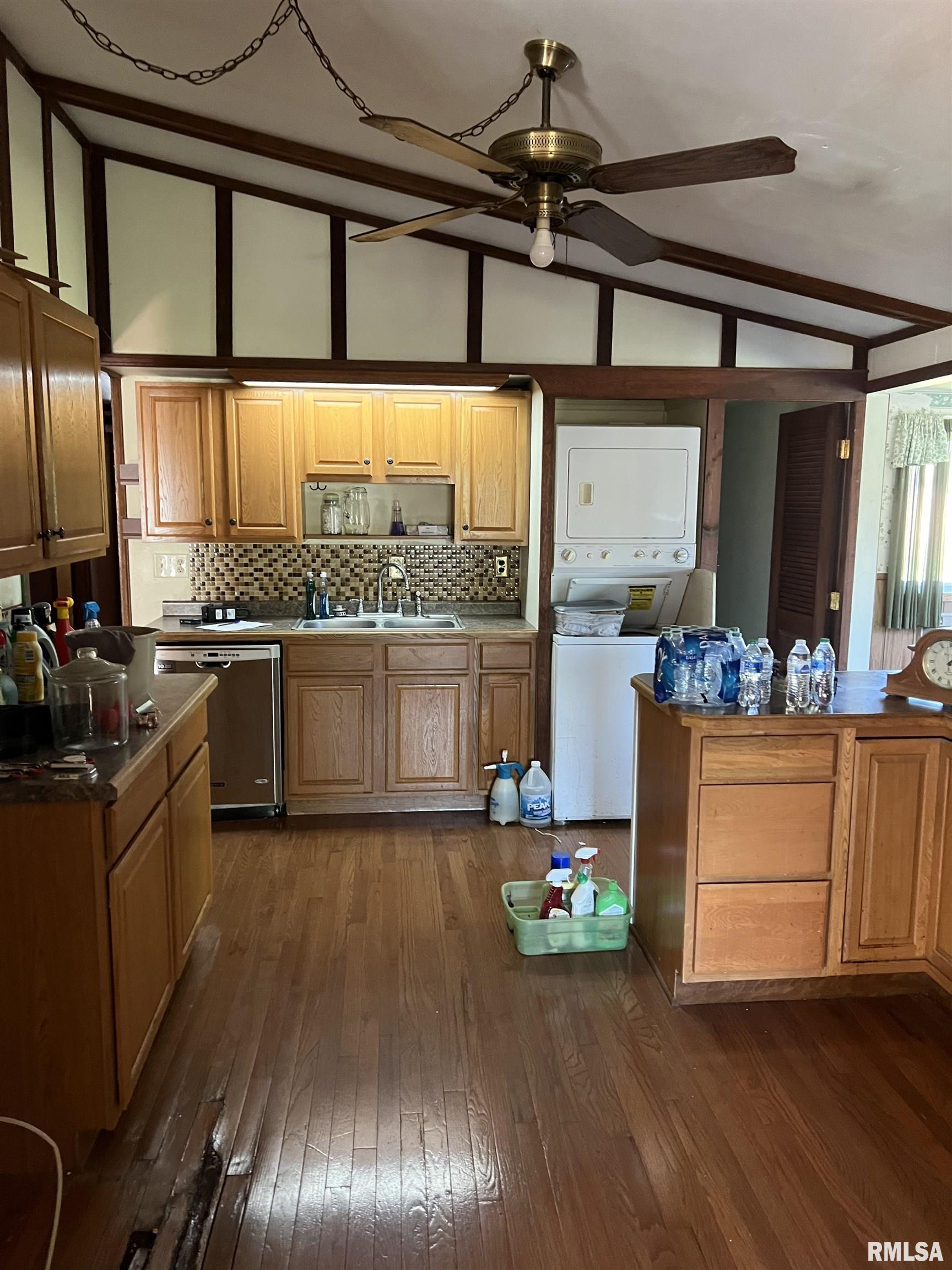 1613 Adams Road Eureka, IL 61530 - Photo 6 of 11 Gallery Image 6