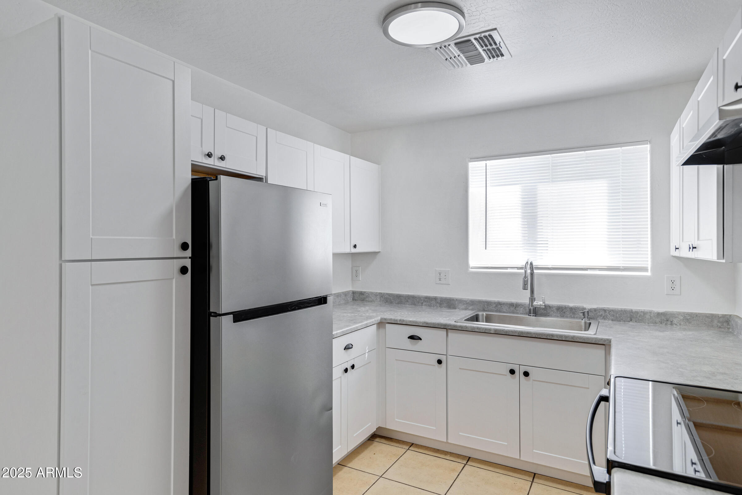 2927 West Monte Vista Road Phoenix, AZ 85009 - Photo 11 of 33 2927 W Monte Vista Rd-16