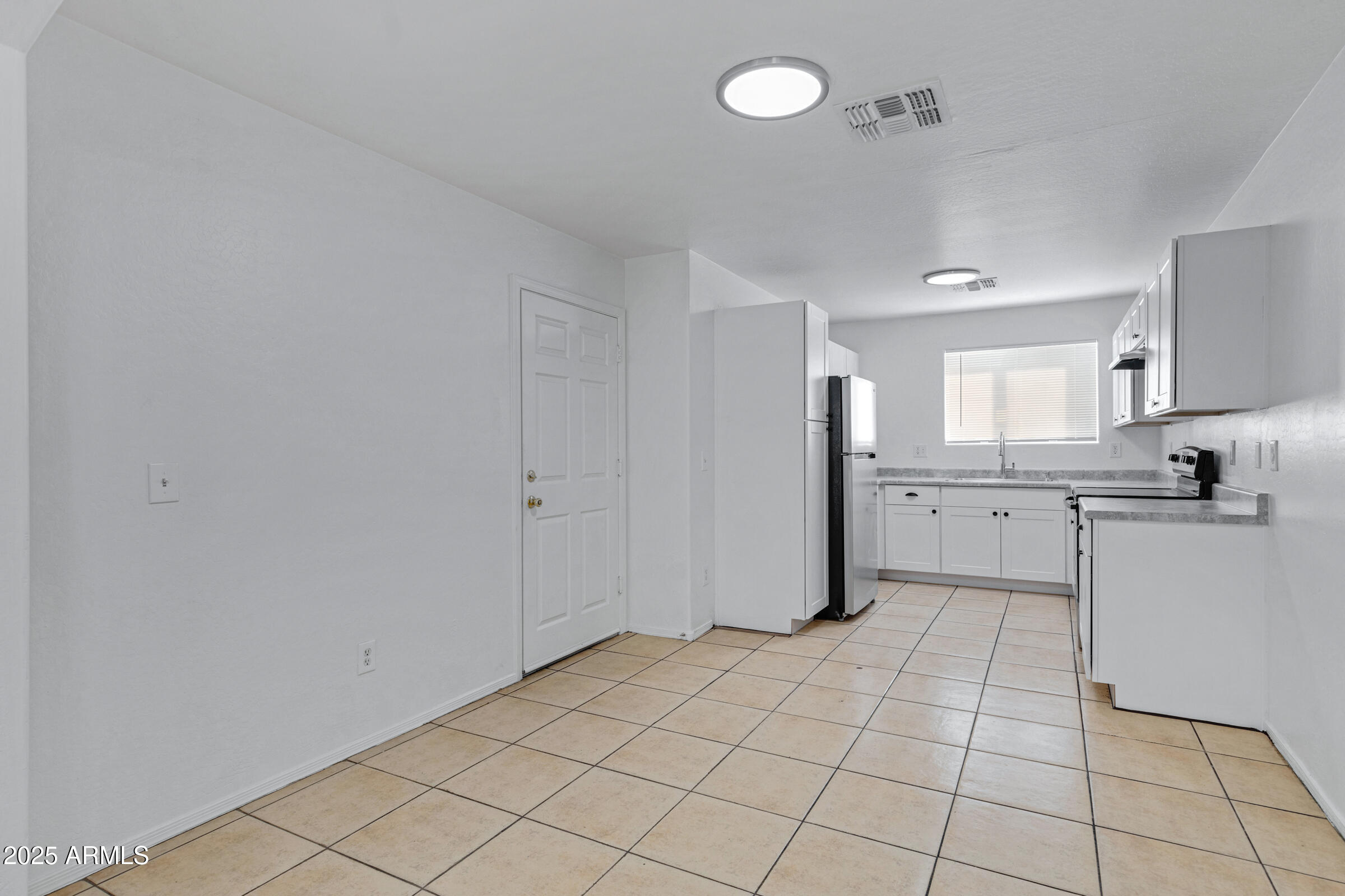 2927 West Monte Vista Road Phoenix, AZ 85009 - Photo 9 of 33 2927 W Monte Vista Rd-12