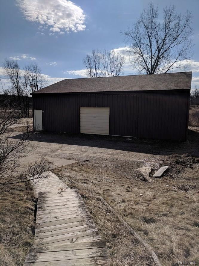 1338 Baldwin Road Lapeer, MI 48446 - Photo 24 of 26 Barn - Copy.jpg
