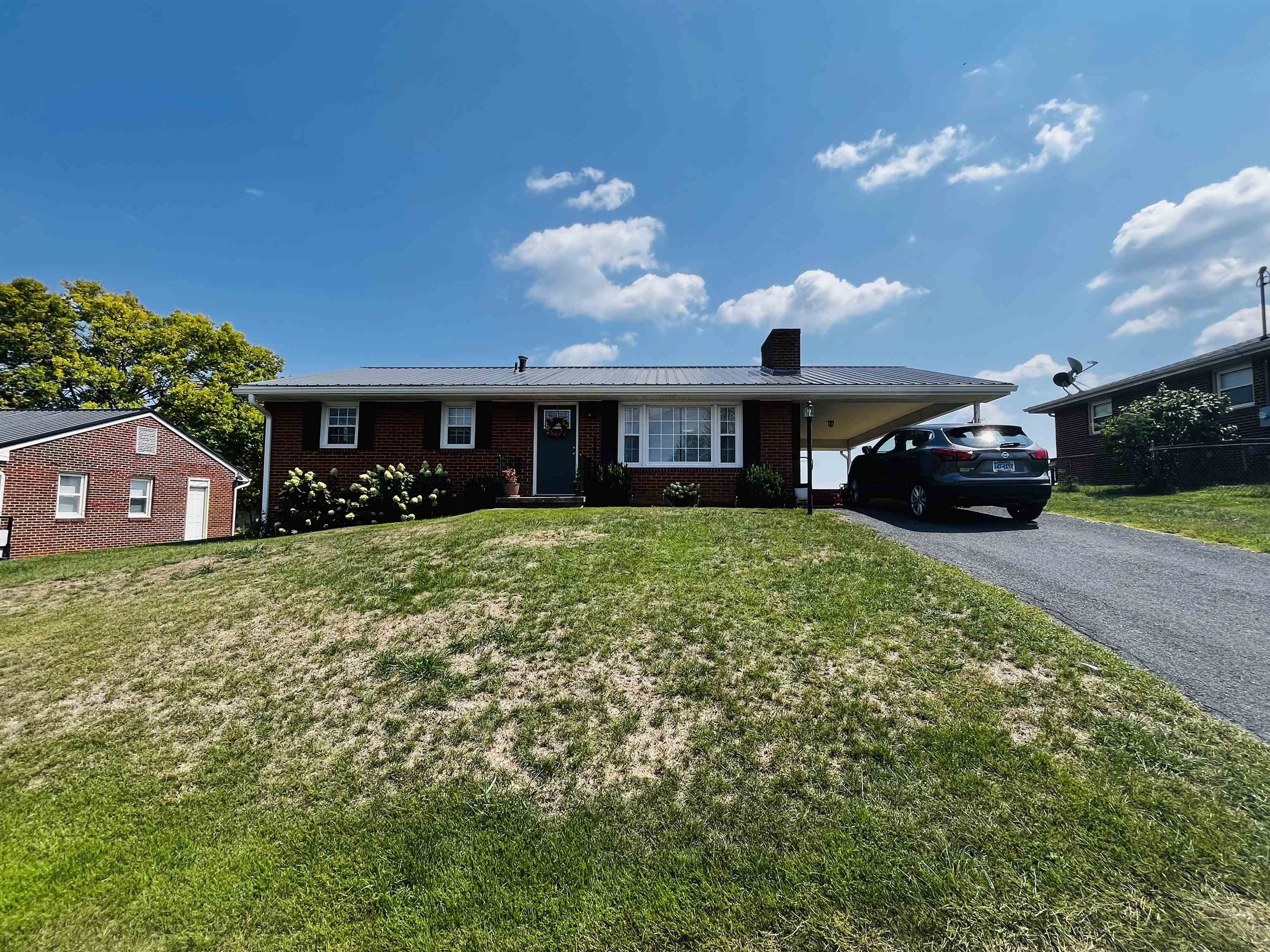 293 Grandon Road Staunton, VA 24401 - Photo 3 of 31 Gallery Image 3