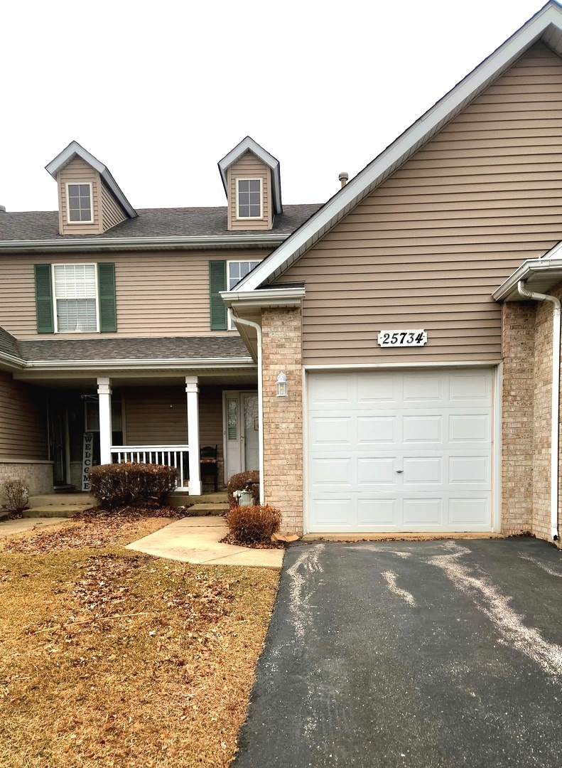 25734 Bridle Path Channahon, IL 60410 - Photo 2 of 29 a front view of a house