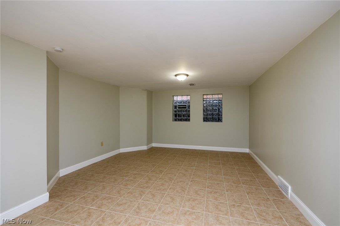 3919 Faversham Road Cleveland, OH 44118 - Photo 31 of 32