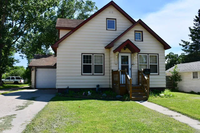 $133,000 | 216 6th Street West, Thief River Falls, MN 56701