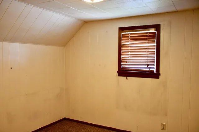 $133,000 | 216 6th Street West, Thief River Falls, MN 56701