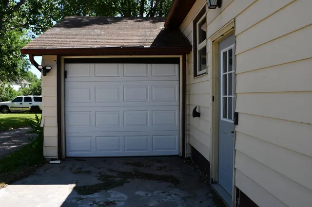 $133,000 | 216 6th Street West, Thief River Falls, MN 56701