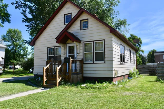 $133,000 | 216 6th Street West, Thief River Falls, MN 56701