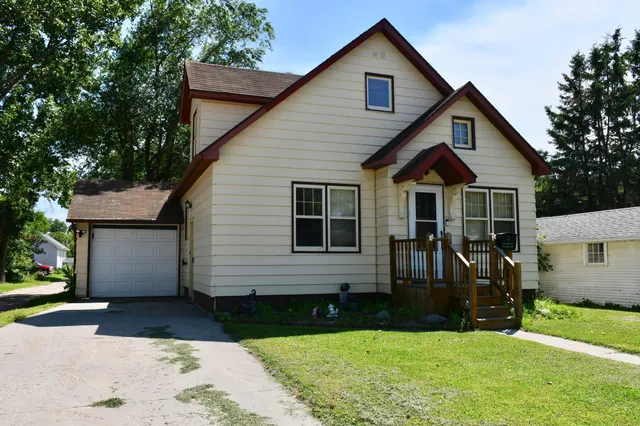 $133,000 | 216 6th Street West, Thief River Falls, MN 56701