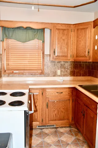 $133,000 | 216 6th Street West, Thief River Falls, MN 56701