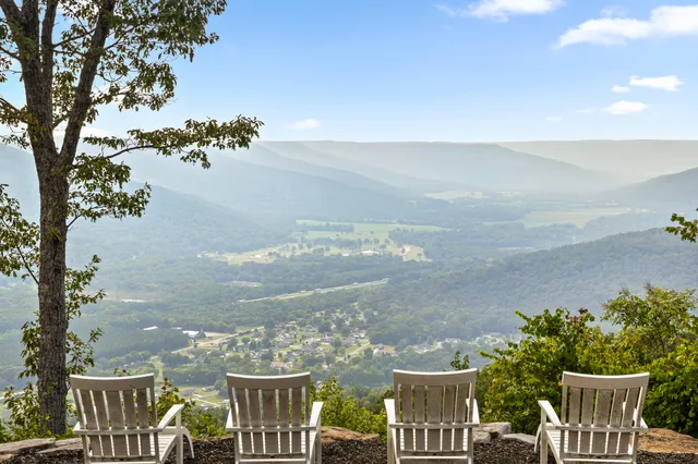 $539,000 | 2025 Jasper Highlands Boulevard, Jasper, TN 37347