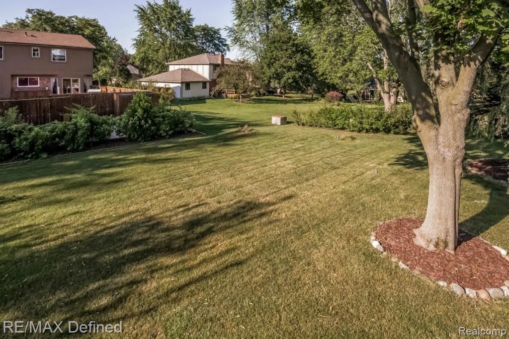 849 Dumont Place Rochester, MI 48307 - Photo 48 of 50 050-Exterior-1953317-medium.jpg