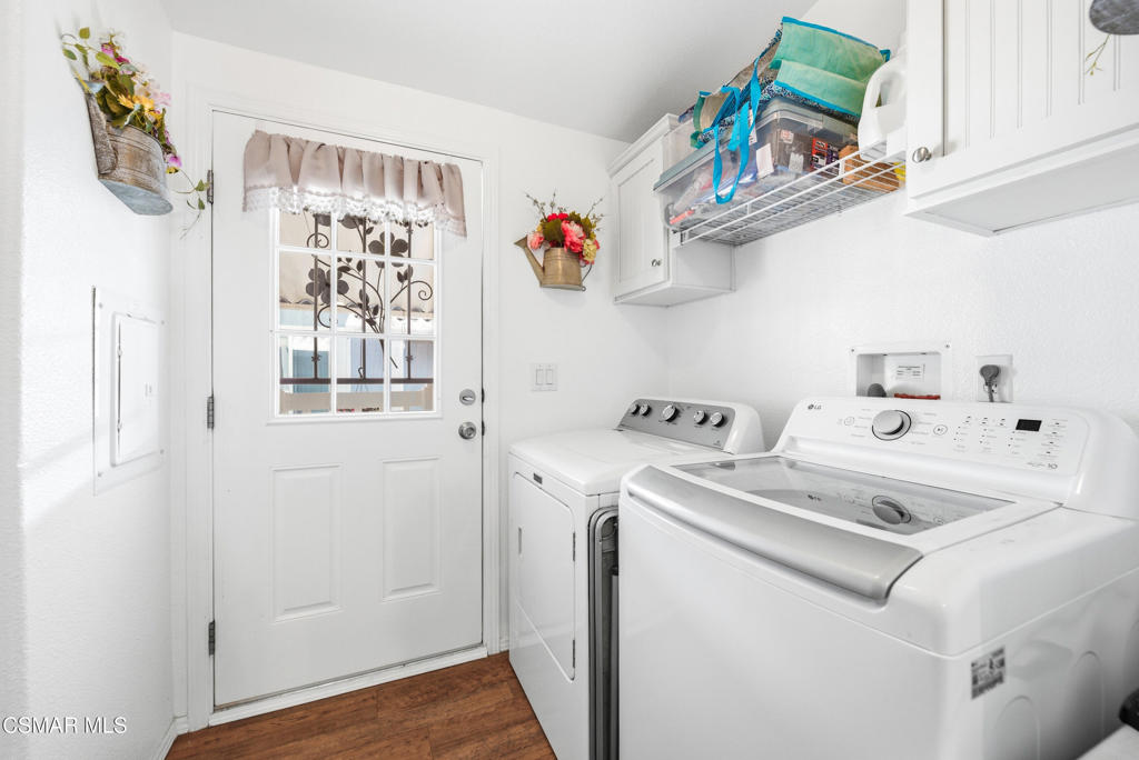 2167 Cardinal Avenue Oxnard, CA 93033 - Photo 28 of 36 a utility room with dryer and washer