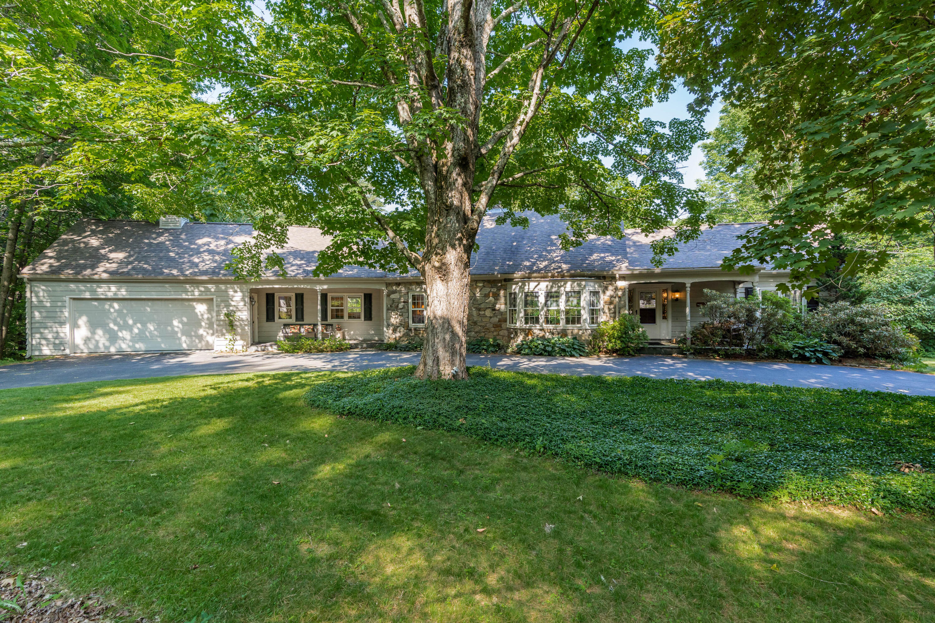 42 Brook Road Falmouth, ME 04105 - Photo 2 of 28 42 Brook Road Exterior