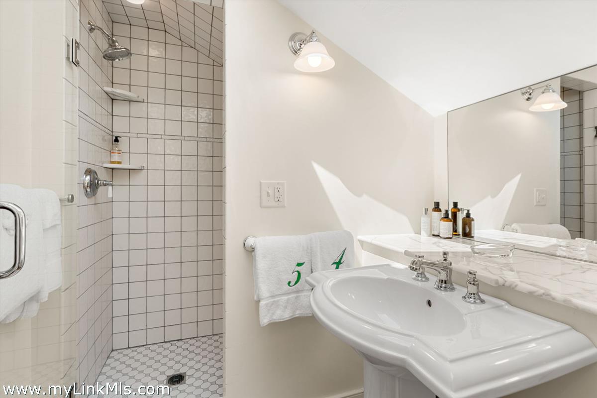 39 A Milk Street Nantucket, MA 02554 - Photo 44 of 56