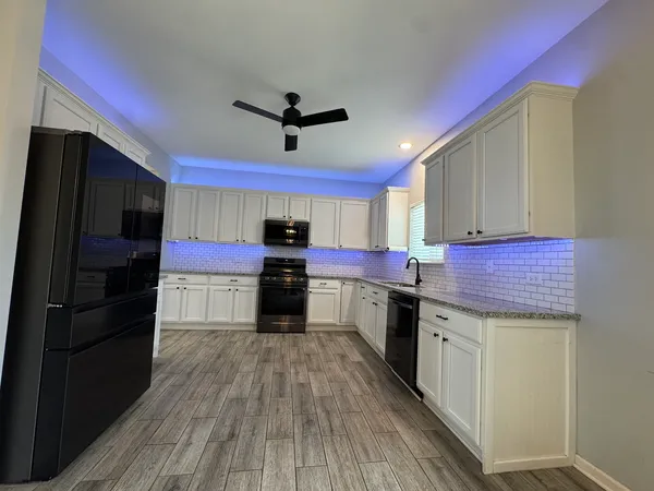 a view of an empty room with windows and closet