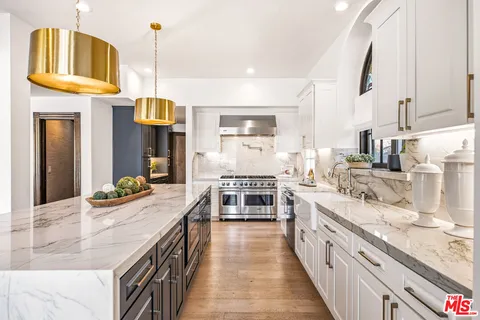$5,500,000 | 3704 Capstan Circle, Westlake Village, CA 91361