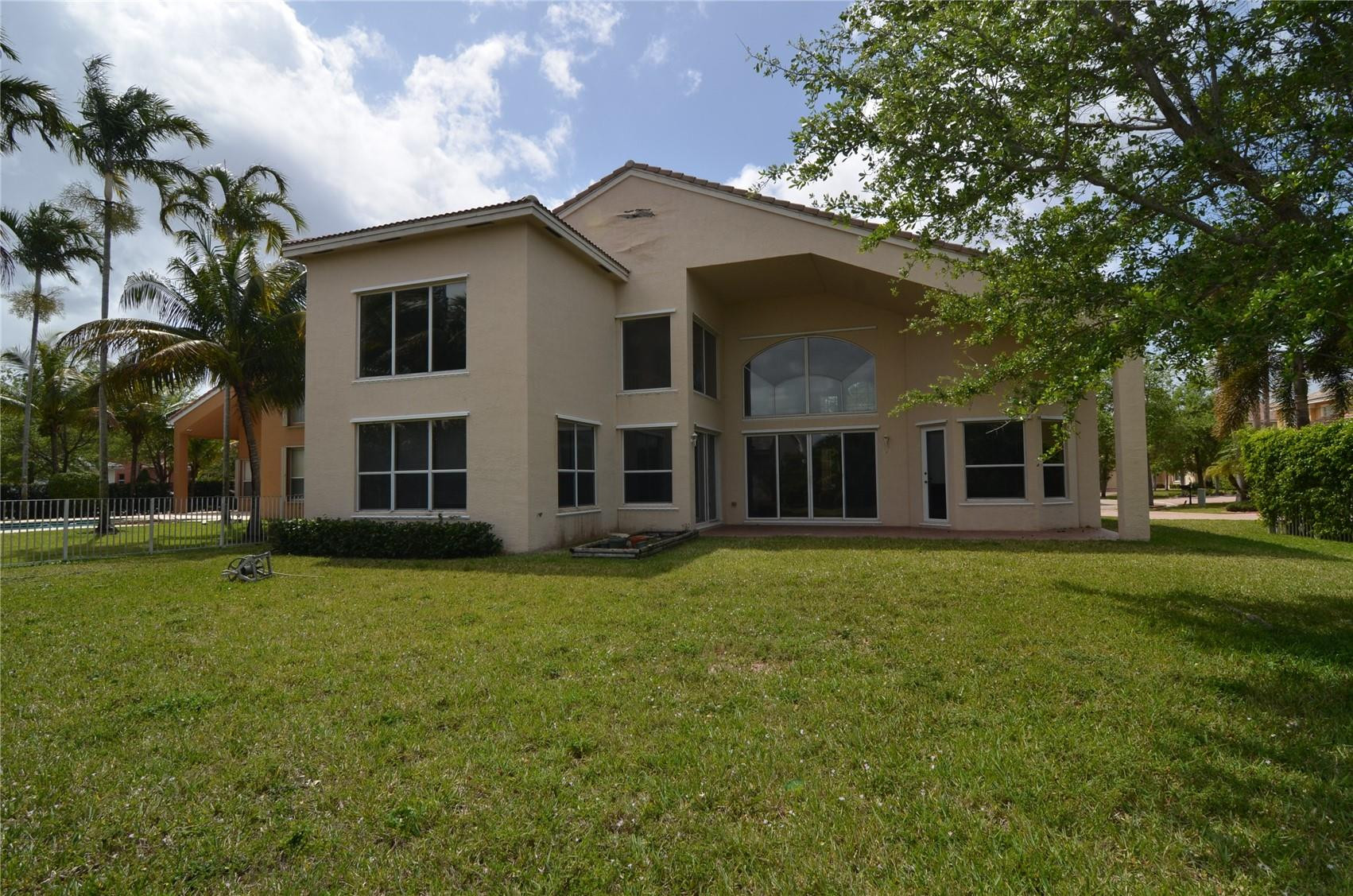 5455 Southwest 191st Terrace Miramar, FL 33029 - Photo 20 of 20 a front view of a house with a garden