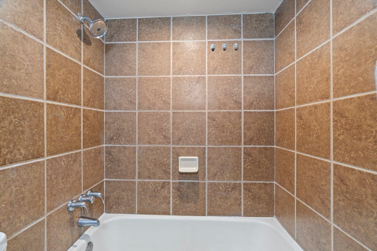 3384 South Mendenhall Road Memphis, TN 38115 - Photo 13 of 22 Bathroom featuring tiled shower / bath