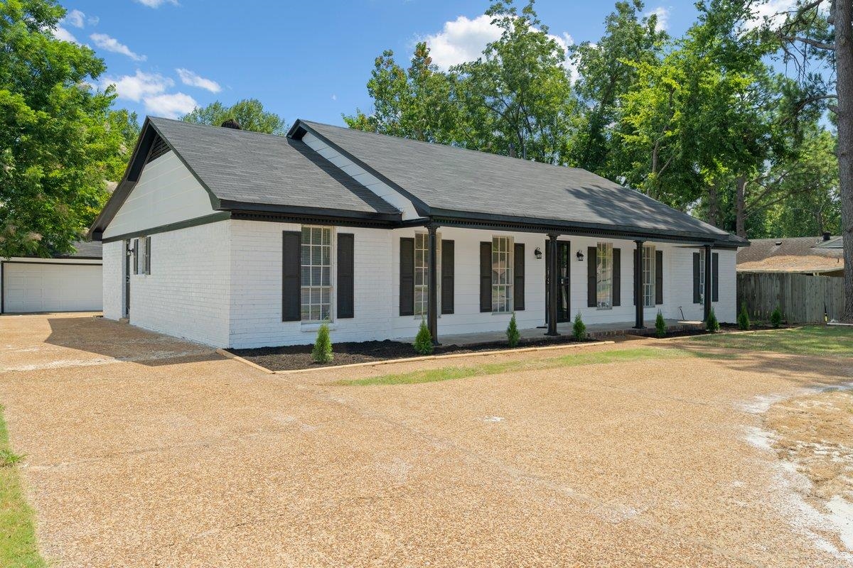 Ranch-style house featuring covered porch