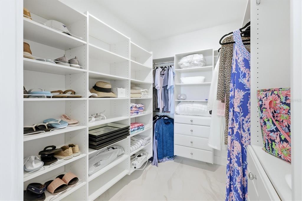605 Sutton Place, Unit 101 Longboat Key, FL 34228 - Photo 21 of 45 Gallery Image 21