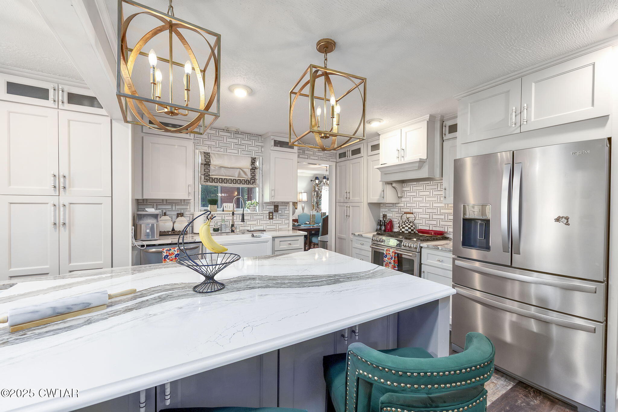 472 Old Denmark Road Jackson, TN 38301 - Photo 10 of 44 a kitchen with a table chairs refrigerator and cabinets