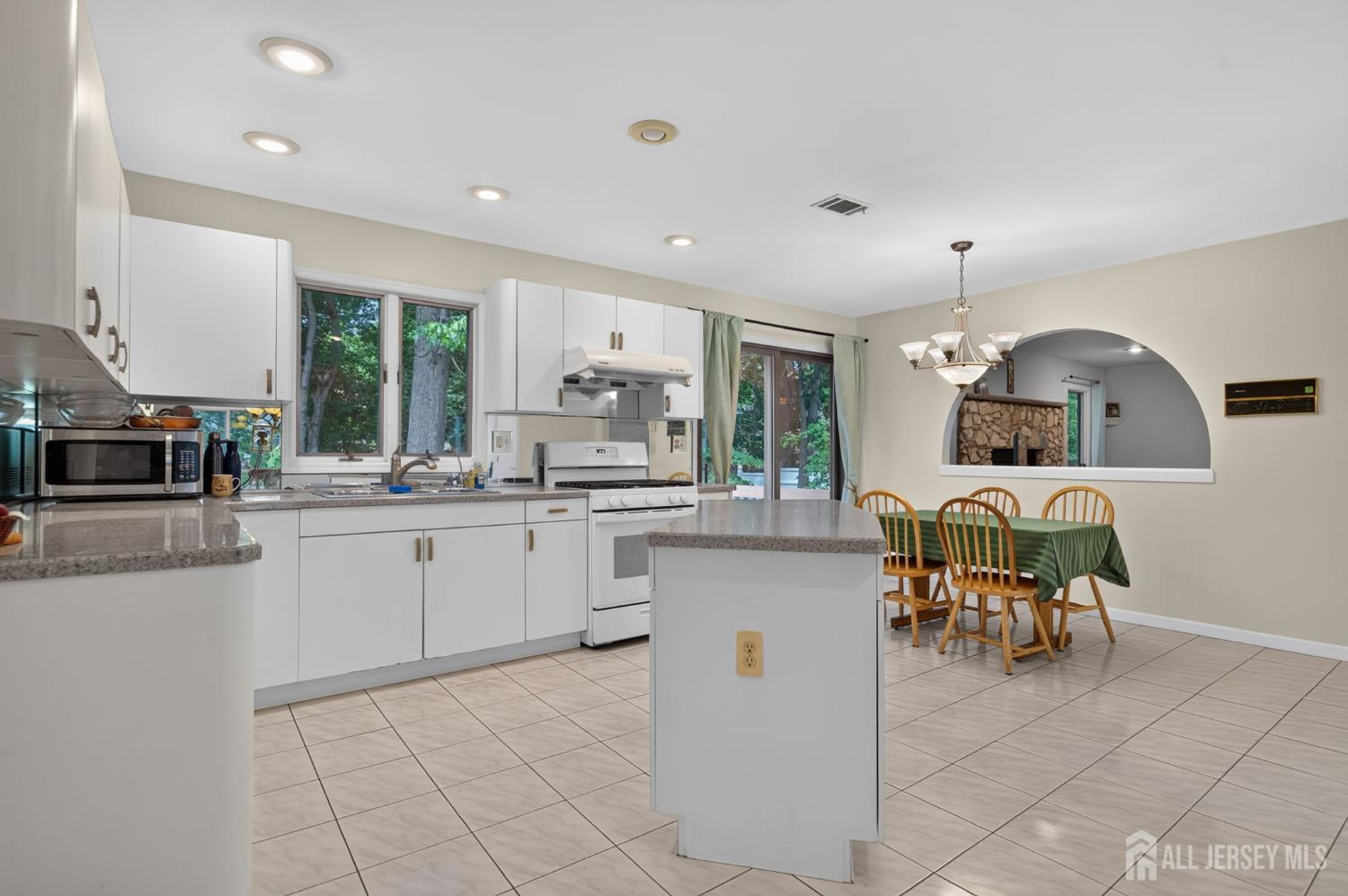 14 Gallo Way Edison, NJ 08820 - Photo 12 of 38
