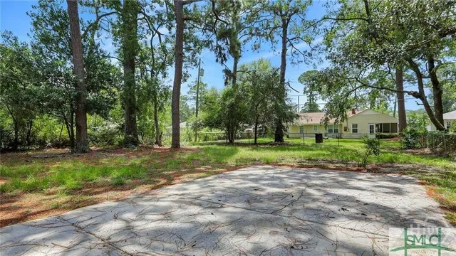 $1,900 | 2255 East 62nd Street, Savannah, GA 31404