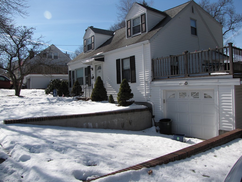 16 Elizabeth Road Stoneham, MA 02180 - Photo 3 of 4 Gallery Image 3