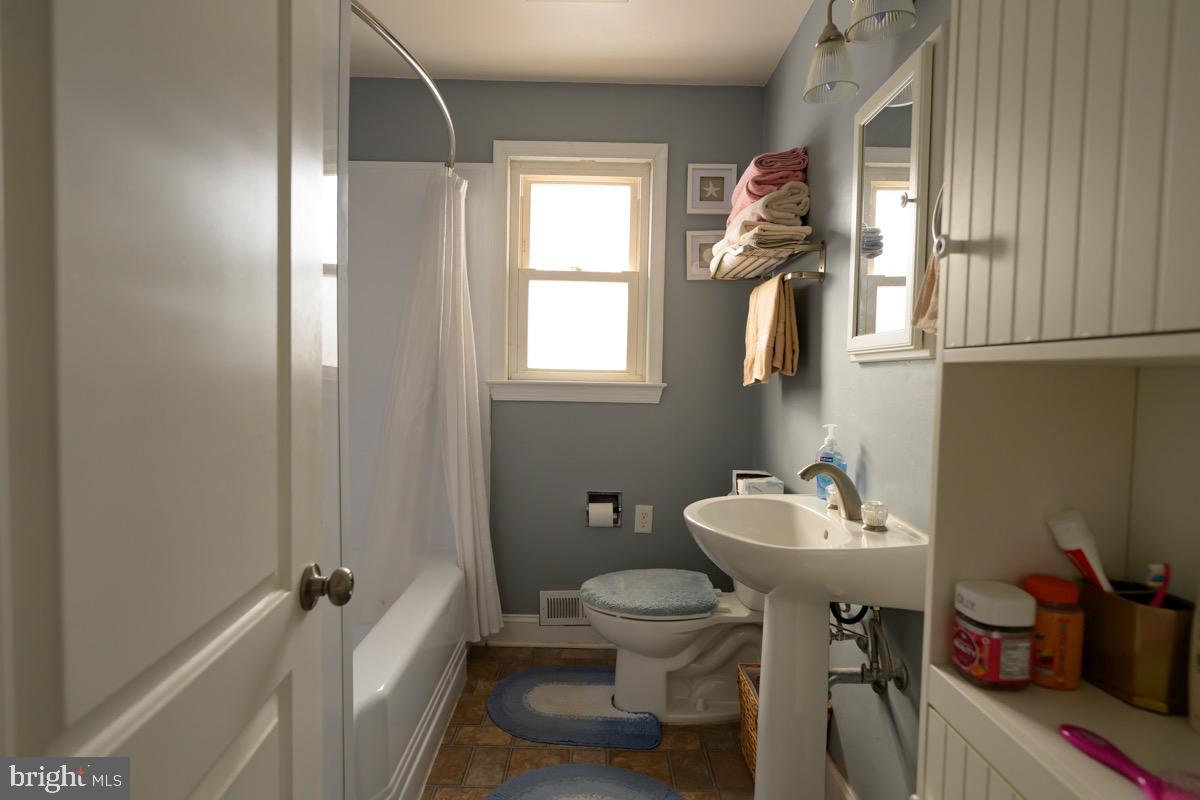 352 Ashley Drive Reading, PA 19607 - Photo 17 of 34 Gallery Image 17