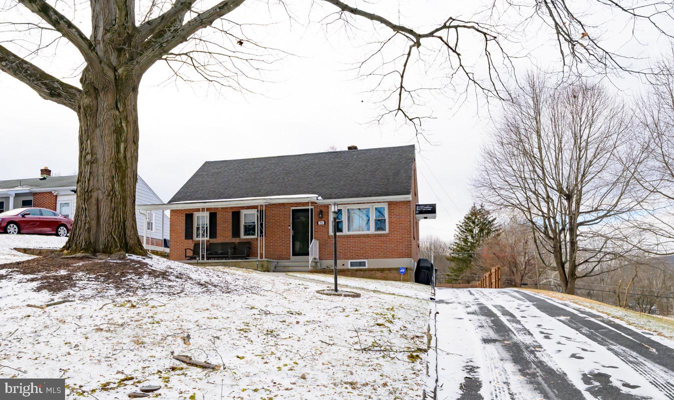 352 Ashley Drive Reading, PA 19607 - Photo 2 of 34 Gallery Image 2