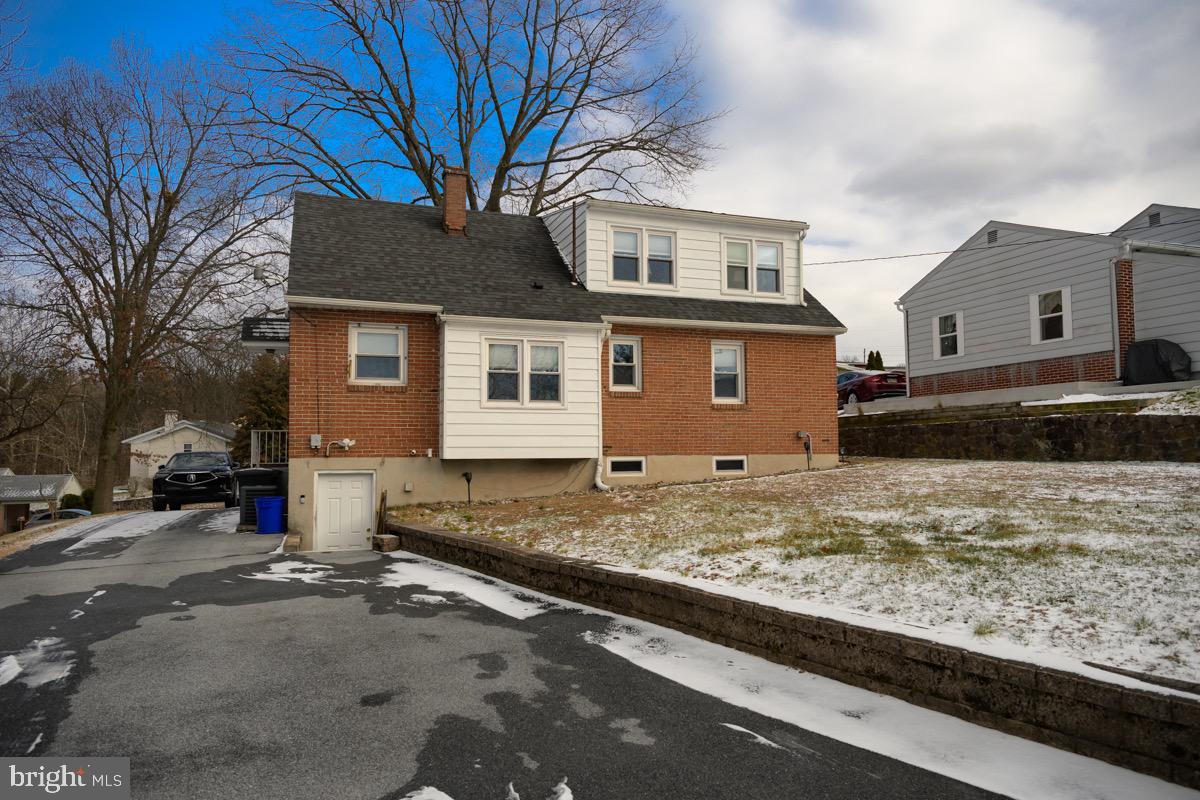 352 Ashley Drive Reading, PA 19607 - Photo 3 of 34 Gallery Image 3