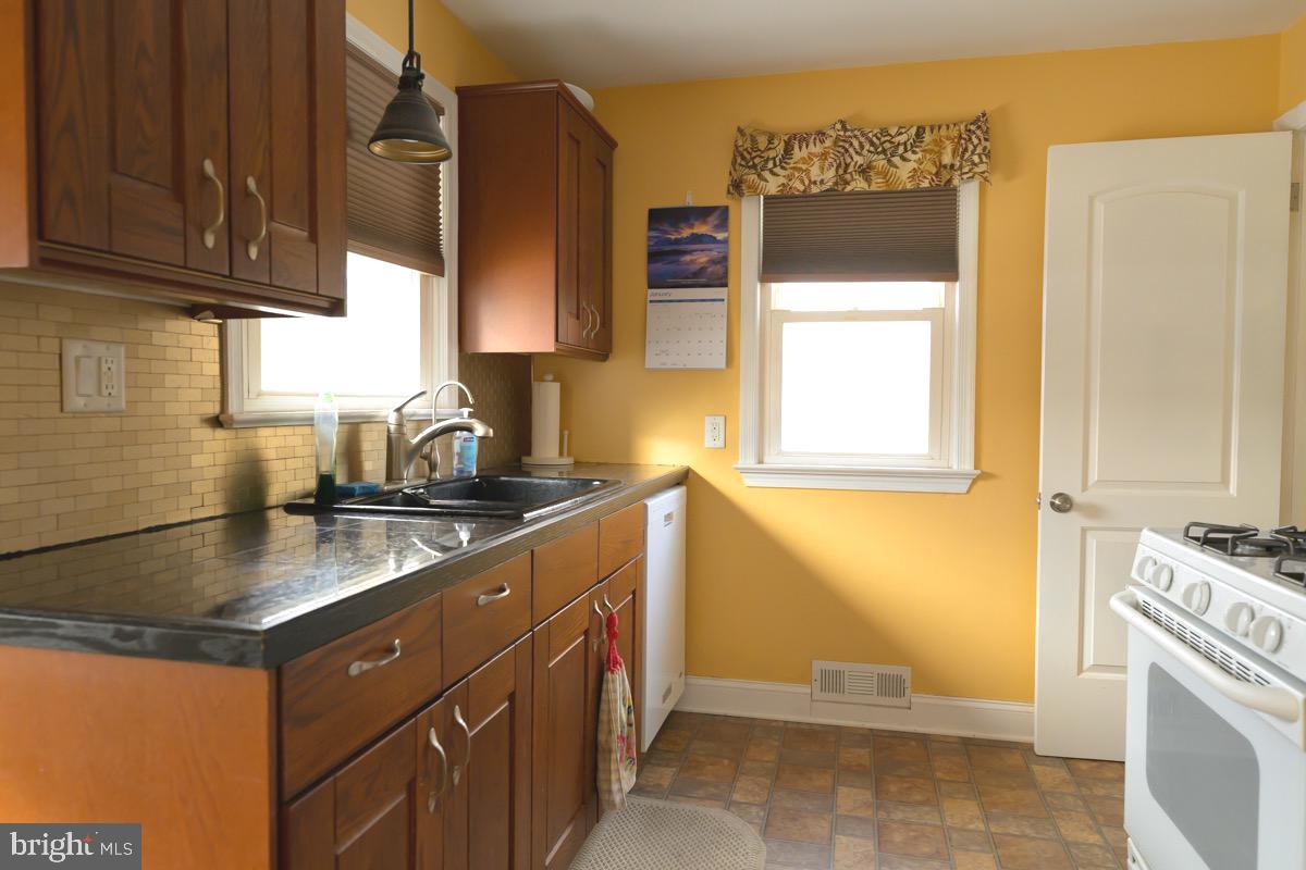 352 Ashley Drive Reading, PA 19607 - Photo 5 of 34 Gallery Image 5
