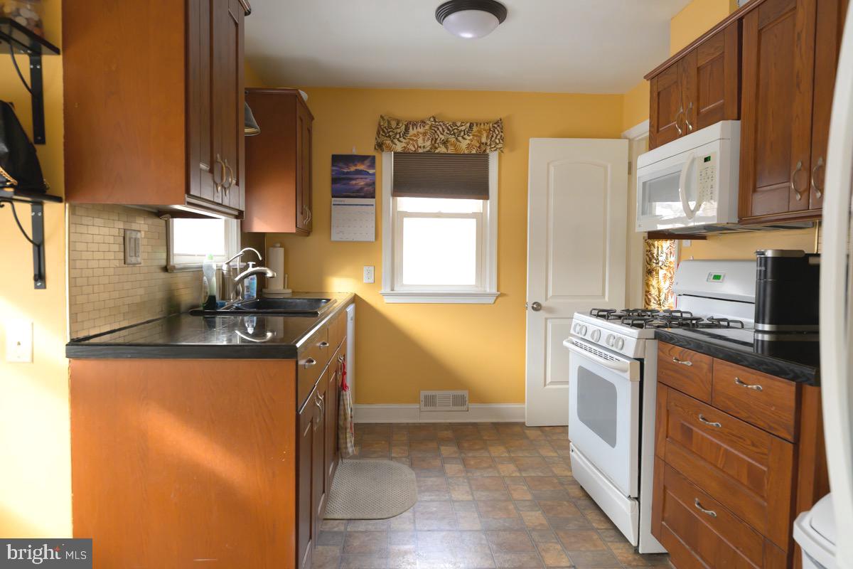 352 Ashley Drive Reading, PA 19607 - Photo 6 of 34 Gallery Image 6