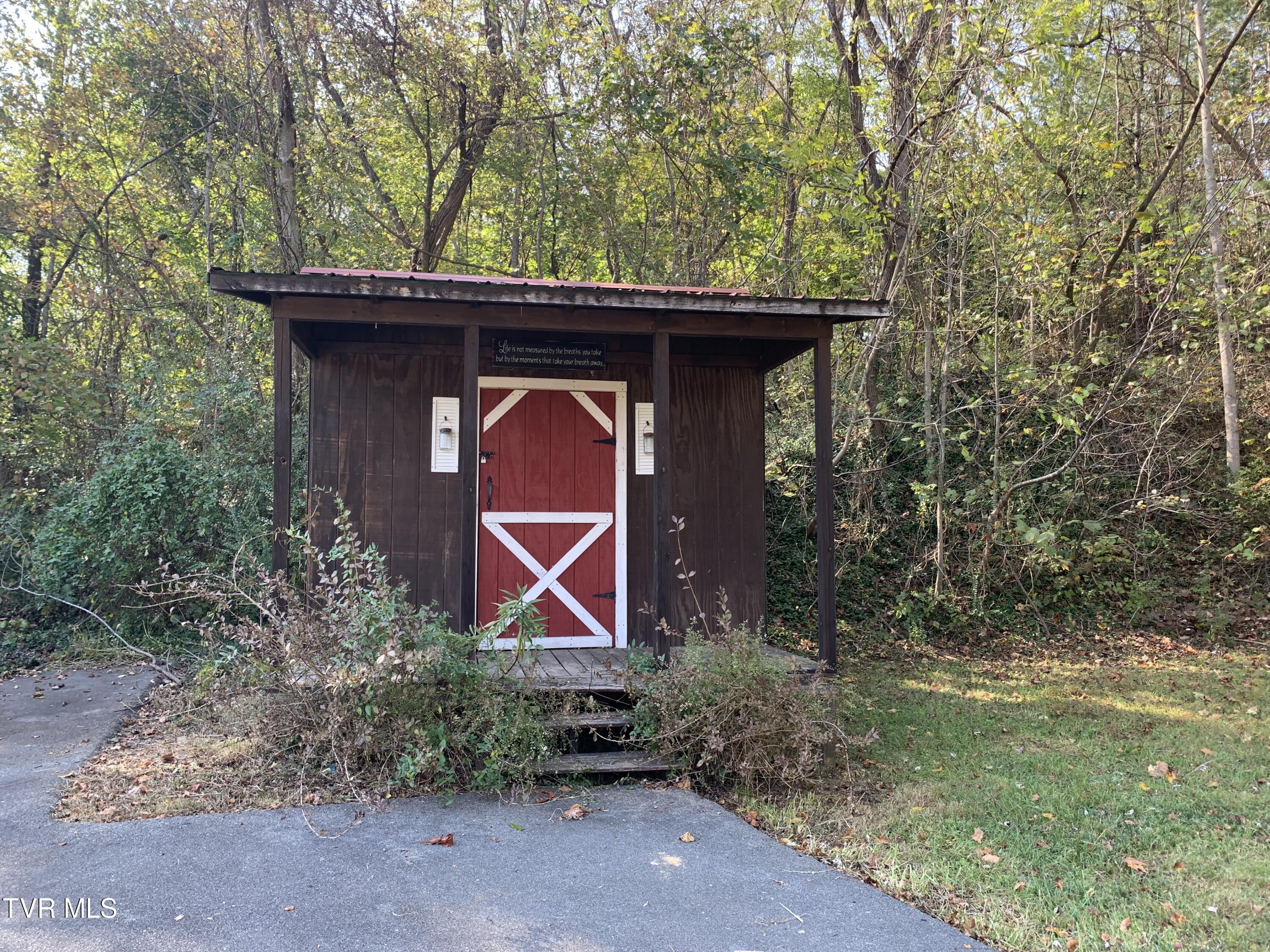 2014 King Springs Road Johnson City, TN 37601 - Photo 3 of 48 IMG_5551
